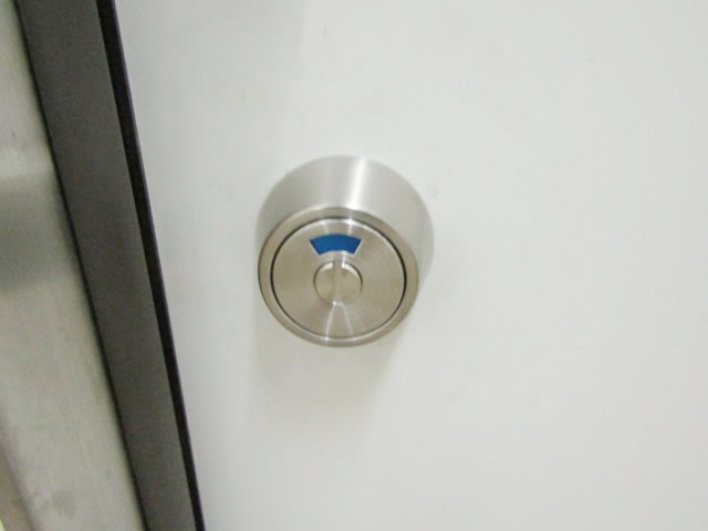 愛知県名古屋市中区 ドアリフォーム「「ハンガー扉の鍵が閉まらなくなったので修理をお願いしたい」 とのご依頼をいただきました。」工事店 玄関ドア箱錠交換工事【株式会社サッシ.NET】